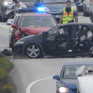 Unfall auf A7 im Norden - zwei Verletzte und Vollsperrung