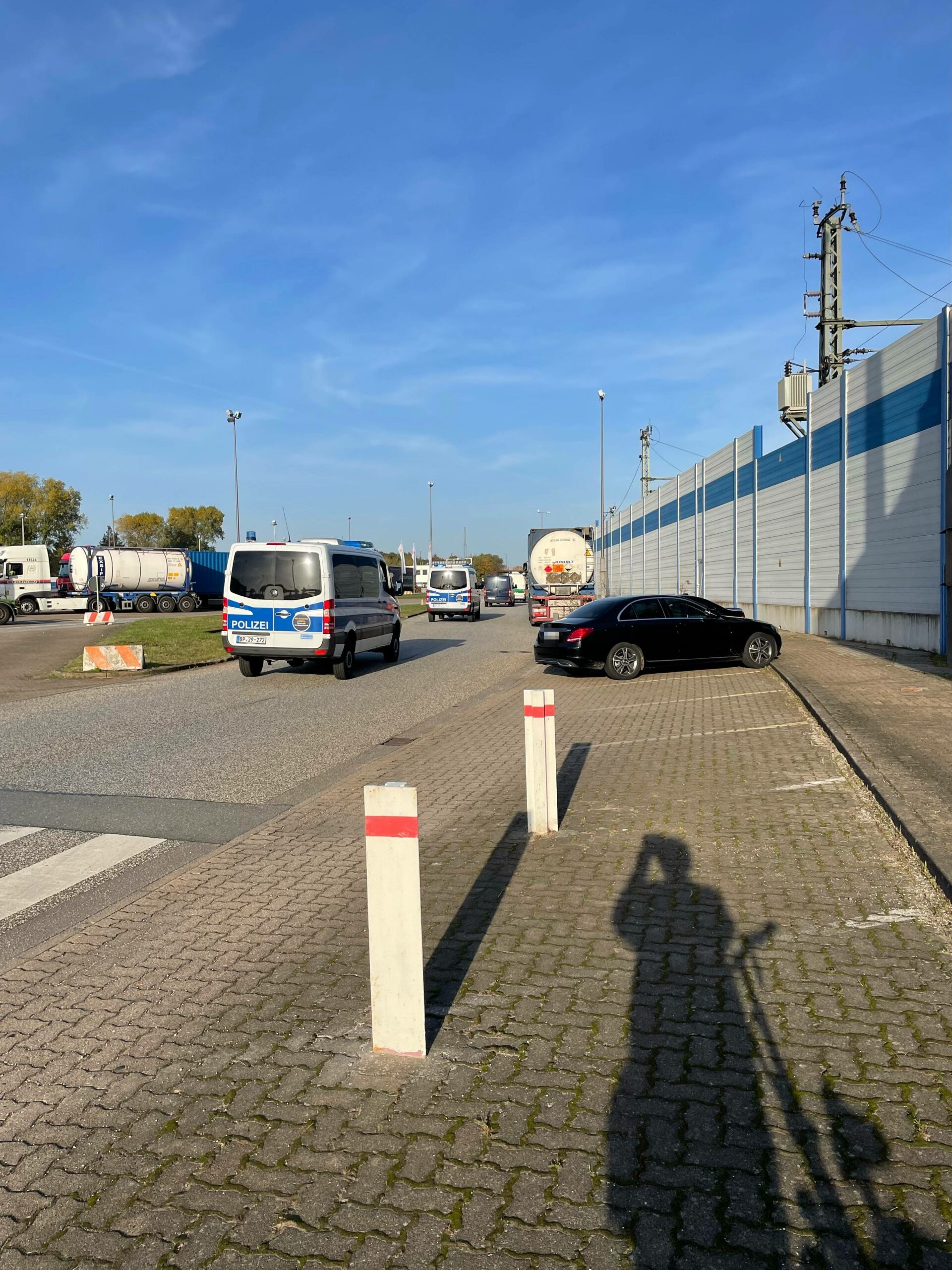 Fahrzeuge der Bundespolizei am Verladebahnhof Moorfleet in Hamburg.