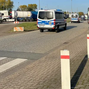 Fahrzeuge der Bundespolizei am Verladebahnhof Moorfleet in Hamburg.