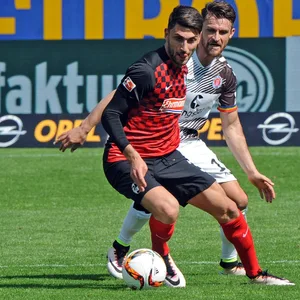 Enis Alushi verlor mit dem FC St. Pauli 2016 in Freiburg mit 3:4, Vincenzo Grifo war damals schon für den SC aktiv.