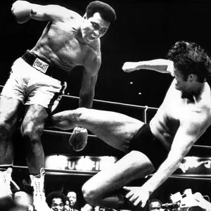 Antonio Inoki im Kampf gegen Muhammad Ali