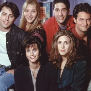 Matt LeBlanc (v.l.n.r.), Lisa Kudrow, David Schwimmer, Matthew Perry, Jennifer Aniston und Courtney Cox erlangten als „Friends“ Kultstatus. (Archivbild)