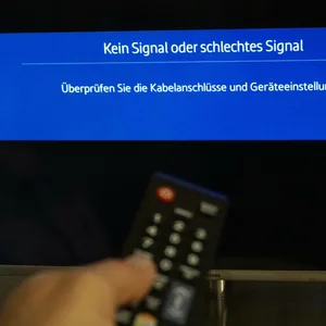 Ein Fernseher meldet keinen oder schlechten TV-Empfang. (Symbolbild)