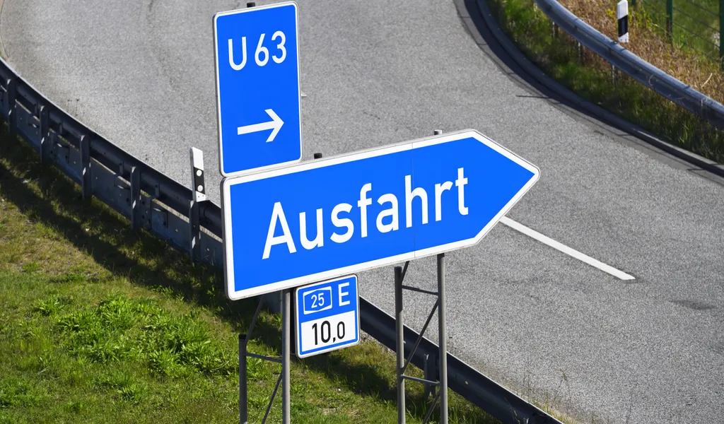 Eine Autobahnausfahrt auf der A25 in Hamburg. (Symbolbild)