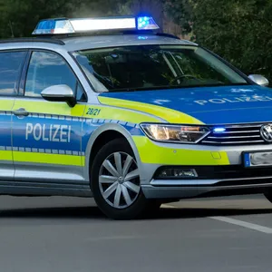 Ein Fahrzeug der Polizei in Niedersachsen. (Symbolbild)