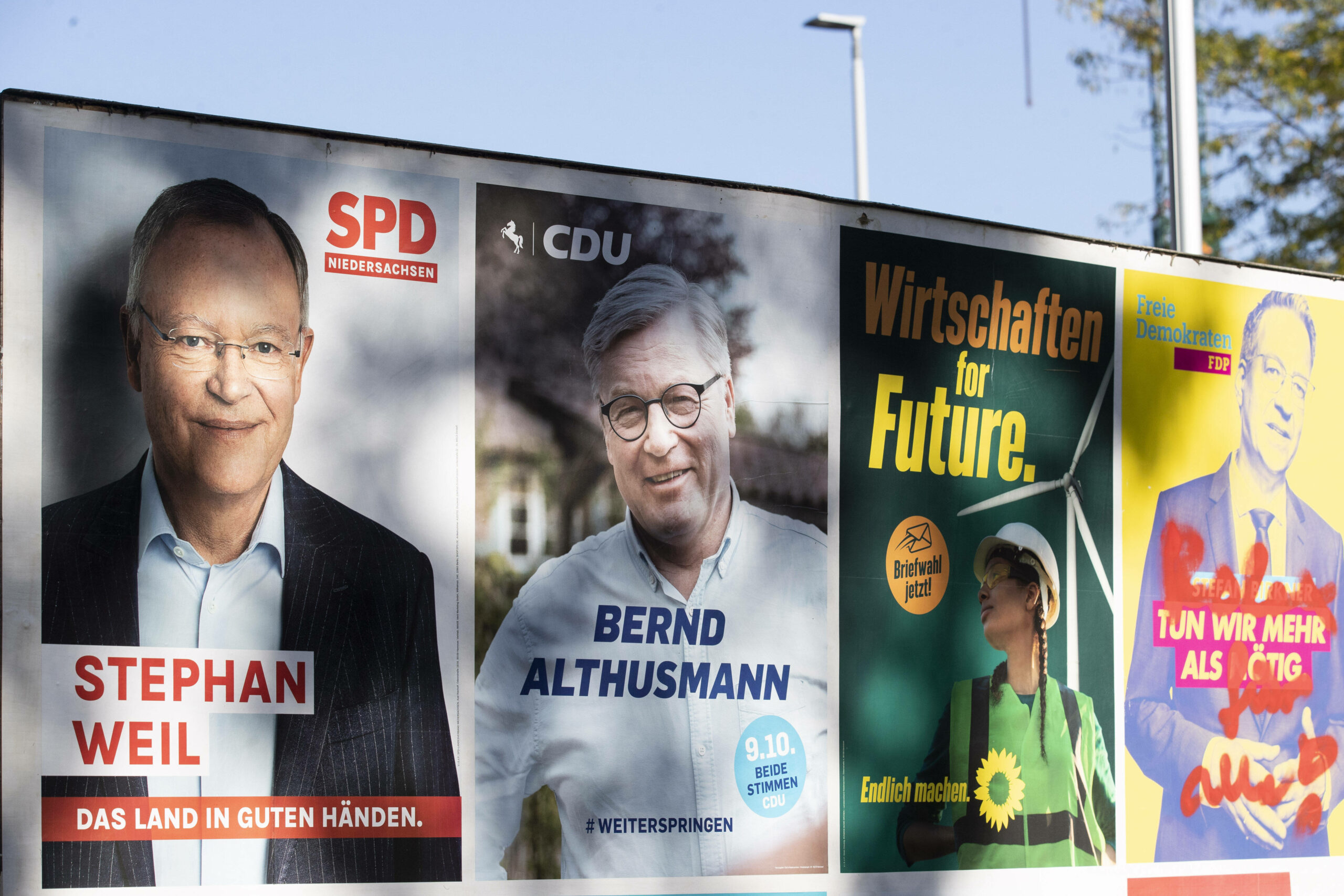 Wahlwerbung vor den Landtagswahlen in Niedersachsen. Hier wird am 9. Oktober gewählt.