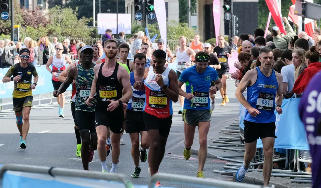 Rund 40.000 Läufer:innen starteten beim London-Marathon.