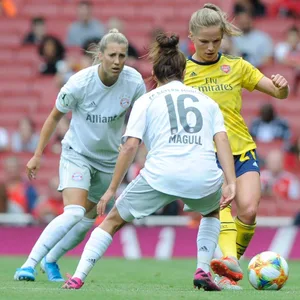 Tabea Kemme gegen Lina Magull