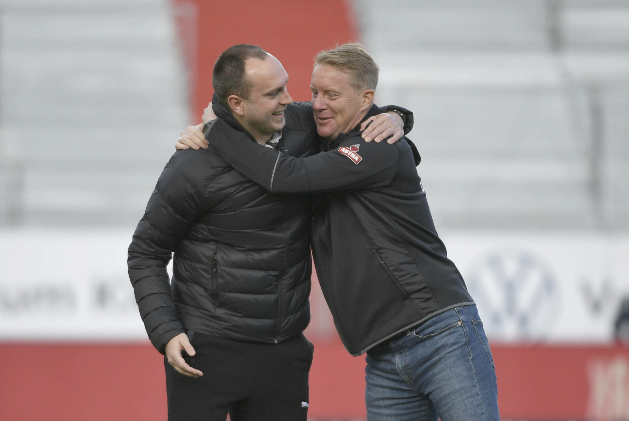 Zwei, die sich gut leiden können: St. Pauli-Trainer Timo Schultz (r.) und Bremens Coach Ole Werner.