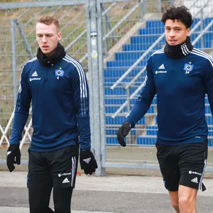 Jonas David mit Sebastian Schonlau im Training