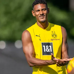 BVB-Stürmer Sebastien Haller hatte in der Sommervorbereitung die Diagnose Hodenkrebs erhalten.