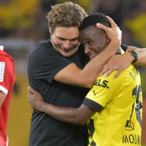 BVB-Trainer Edin Terzic und Youssoufa Moukoko