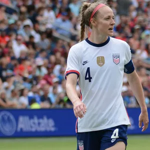US-Kapitänin Becky Sauerbrunn und ihre Kolleginnen sind „erschüttert und untröstlich“ über den Missbrauchsskandal.