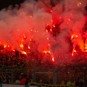 BVB-Fans lassen Pyrotechnik abbrennen