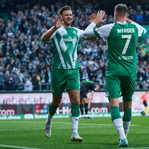Niclas Füllkrug (l.) und Marvin Ducksch bilden bei Werder Bremen eigentlich ein erfolgreiches Sturmduo.