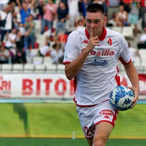 Aurelien Scheidler traf am 1. Oktober bei seinem Debüt für Bari.