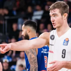 In seinen ersten beiden Spielen für die Towers sammelte Samar bereits 15 Assists.