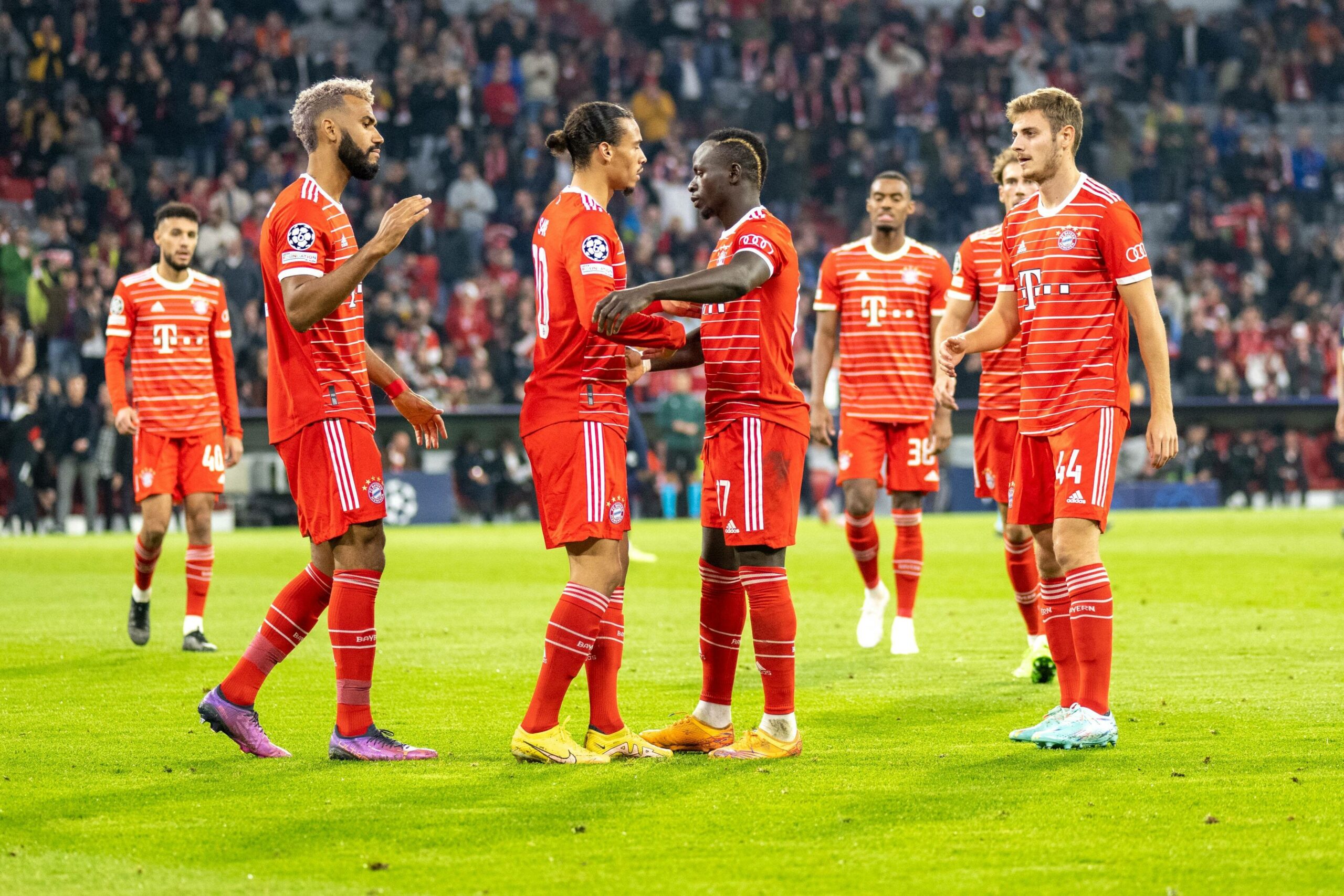 Eric Maxim Choupo-Moting, Leroy Sané und Sadio Mané (v.l.) freuten sich am Dienstag über den 5:0-Sieg der Bayern gegen Pilsen