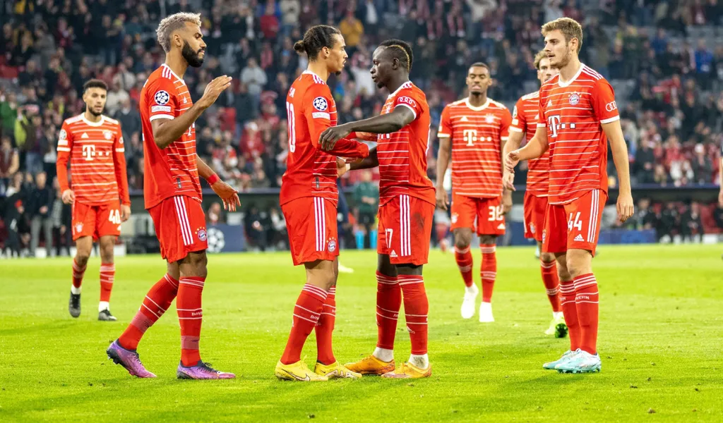 Eric Maxim Choupo-Moting, Leroy Sané und Sadio Mané (v.l.) freuten sich am Dienstag über den 5:0-Sieg der Bayern gegen Pilsen.