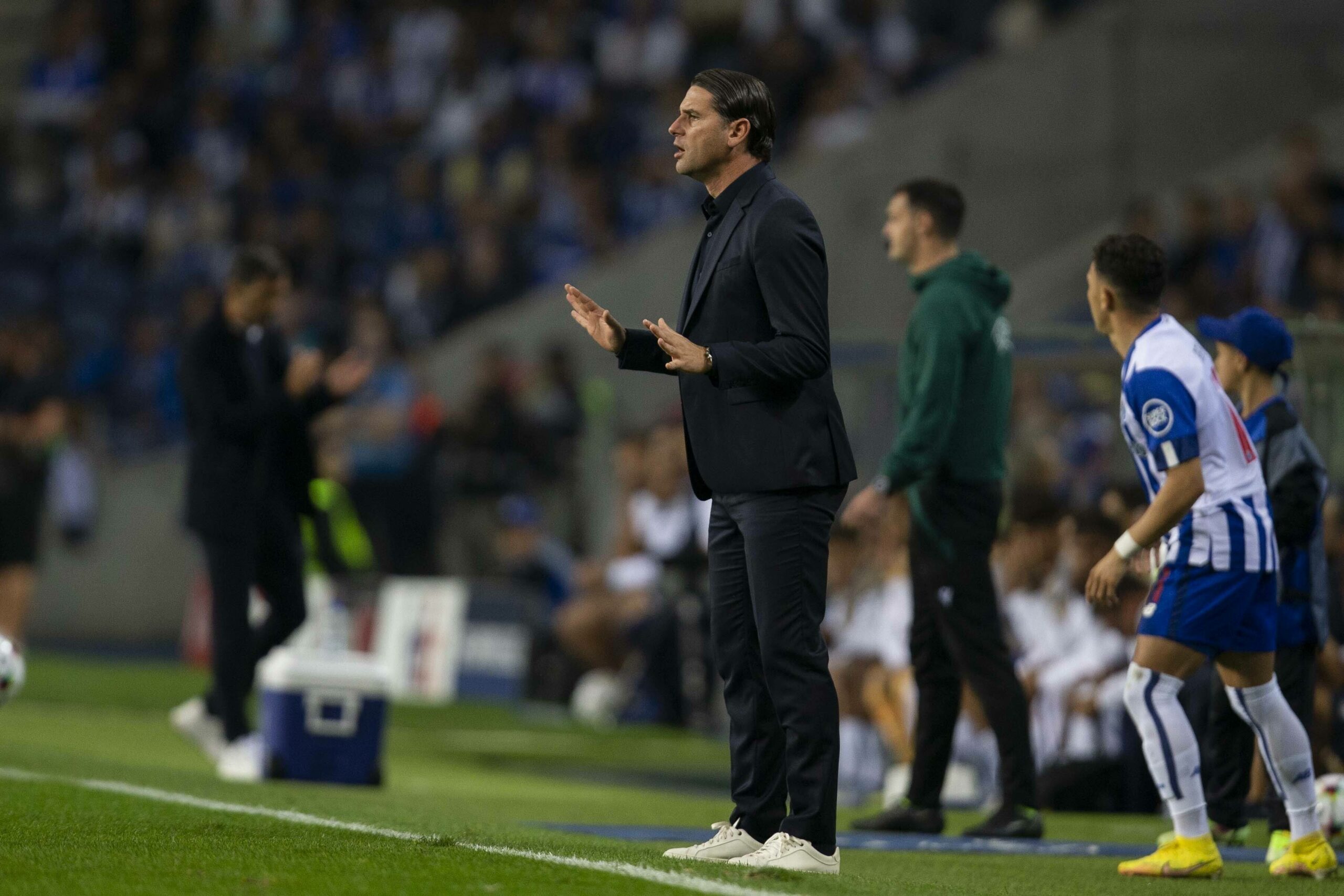 Beim 0:2 gegen Porto blieb der Befreiungsschlag für Leverkusens Trainer Gerardo Seoane aus.