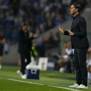 Beim 0:2 gegen Porto blieb der Befreiungsschlag für Leverkusens Trainer Gerardo Seoane aus.
