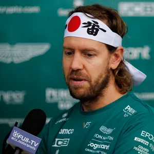 Sebastian Vettel mit Japan-Stirnband in Suzuka