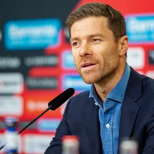 Xabi Alonso bei der Pressekonferenz