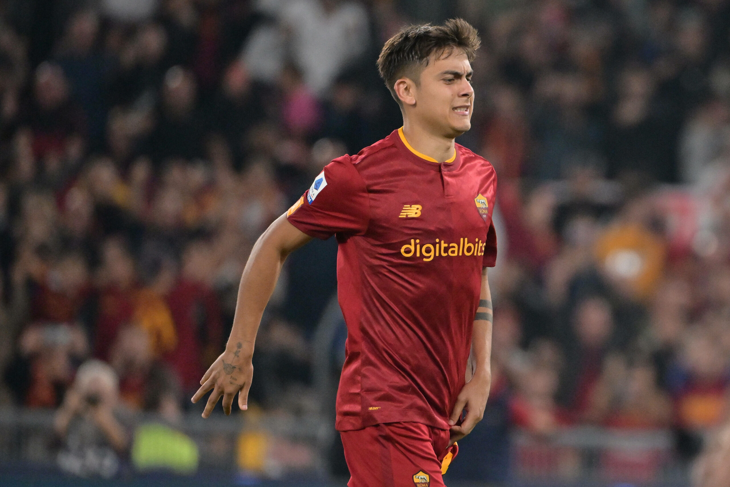 Paulo Dybala verletzte sich beim Sieg der AS Rom gegen Lecce.