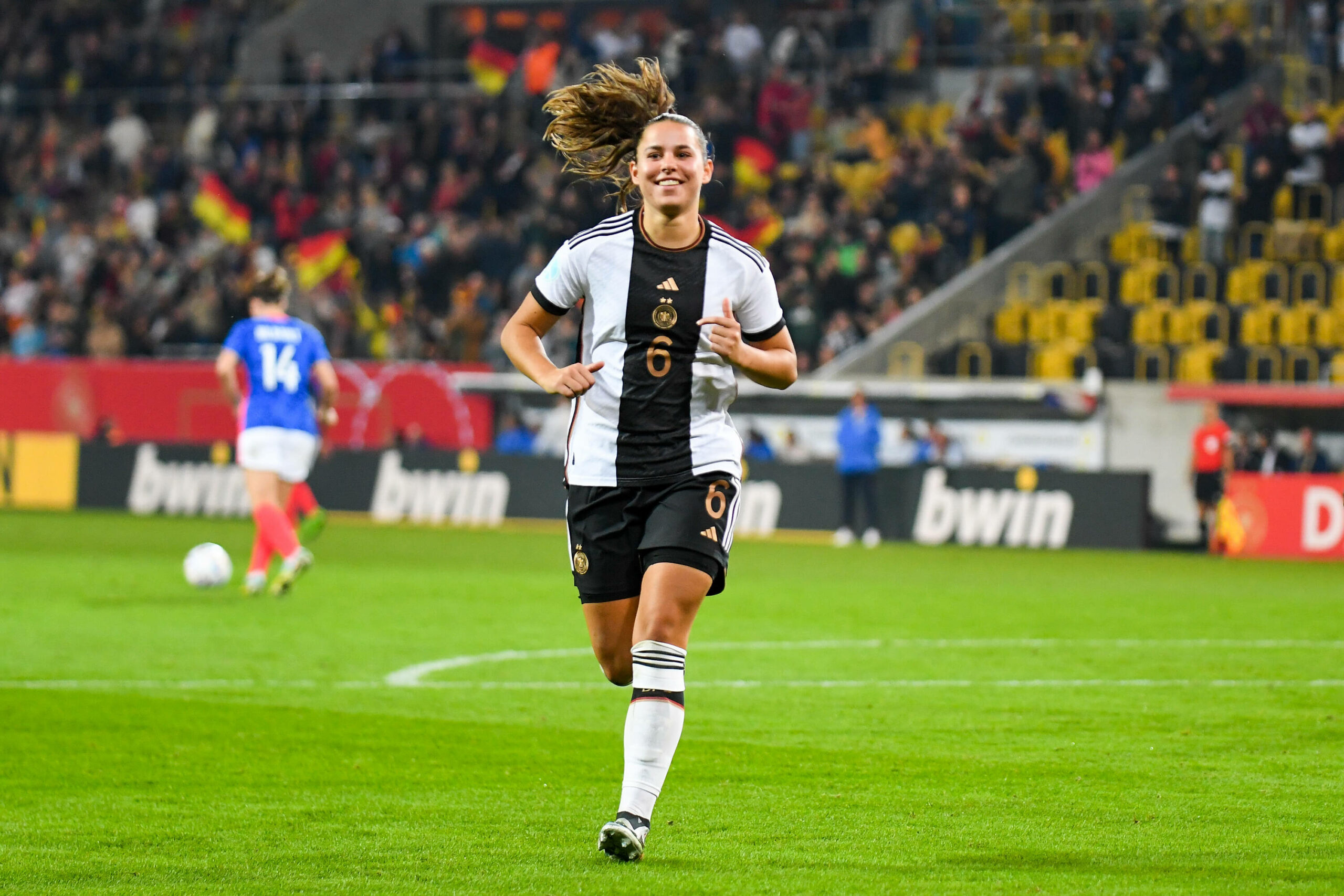 Lena Oberdorf, hier beim Länderspiel gegen Frankreich, ist für den Fußball-Spruch des Jahres nominiert.