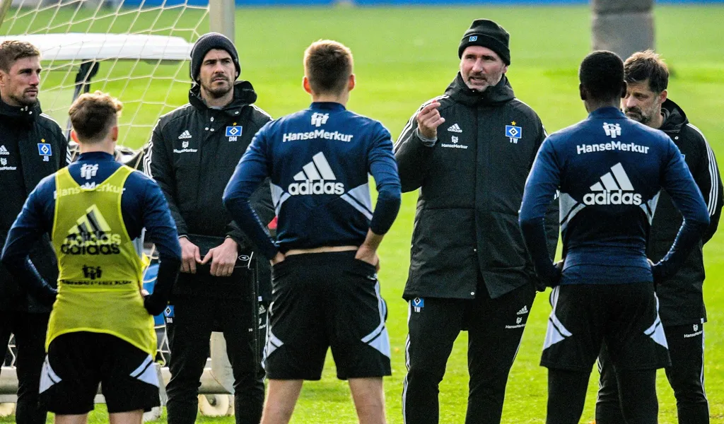 HSV-Trainer Tim Walter setzte auch in dieser Woche wieder viel Wert auf Kommunikation.