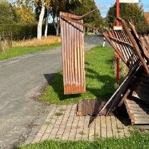 Bei Hamburg – Diebe stehlen Radlader und richten jede Menge Schaden an
