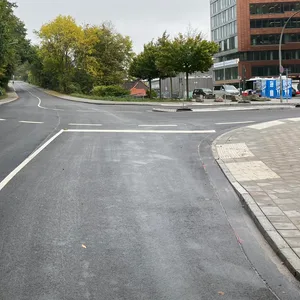 Die Kaistraße ist ab sofort für Autofahrer wieder frei befahrbar.