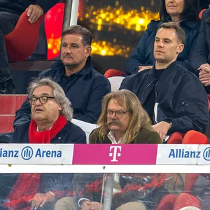 Neuer auf der Bayern-Tribüne