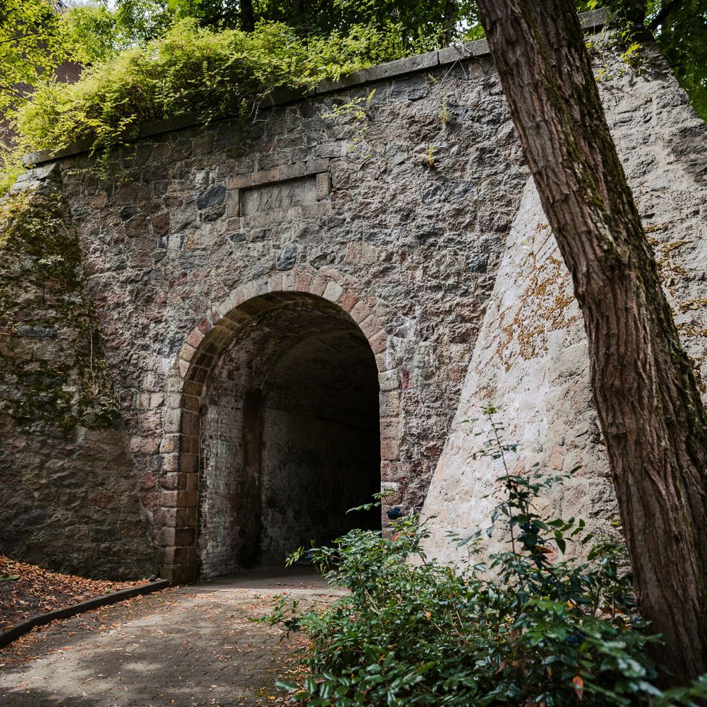 Der Tunnelmund an der Chrysanderstraße in Bergedorf.