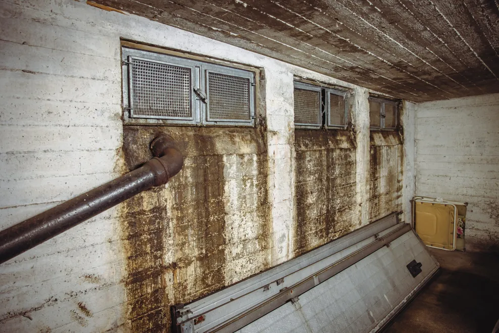 In der Tiefgarage sind die Spuren der vorangegangenen Wassermassen sichtbar.