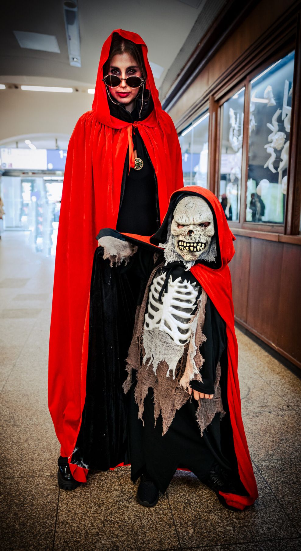 Die gruseligsten Halloween-Kostüme Vincent (4) und Mutter Loredana