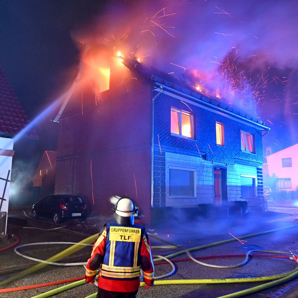 Das Haus brannte lichterloh. Rund 80 Feuerwehrmänner waren im Einsatz.