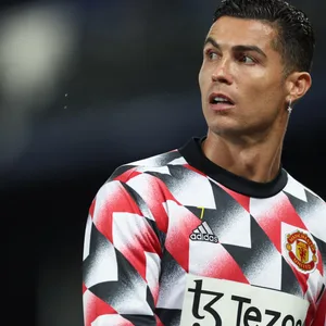 Cristiano Ronaldo soll bei Manchester Uniteds Spiel beim FC Everton einem Fan das Handy aus der Hand geschlagen haben.