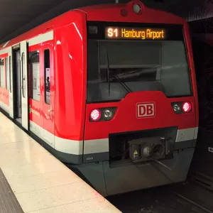 S-Bahn an der Haltestelle Reeperbahn (Symbolbild).