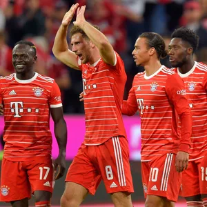 Bayern-Spieler klatschen sich ab