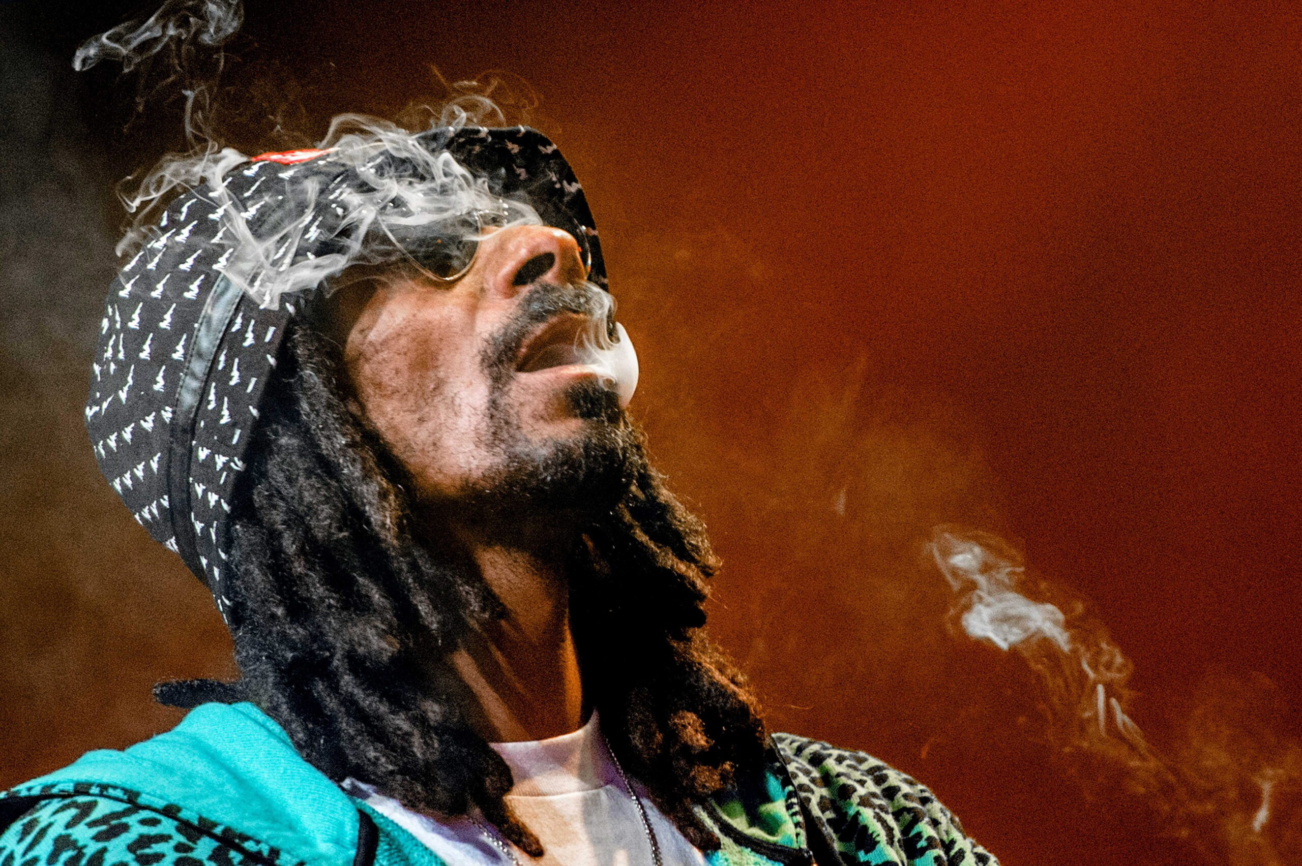 Kaum ein anderer Rapper zelebriert das Kiffen so wie Snoop Dogg.