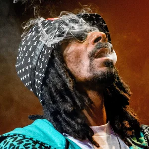 Kaum ein anderer Rapper zelebriert das Kiffen so wie Snoop Dogg.