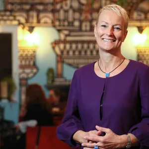 Altona Bezirksamtschefin Stefanie von Berg (Grüne) war zu Gast beim N Klub – und verriet, wie sie Temperaturen von 19 Grad hinterm Schreibtisch aushält.