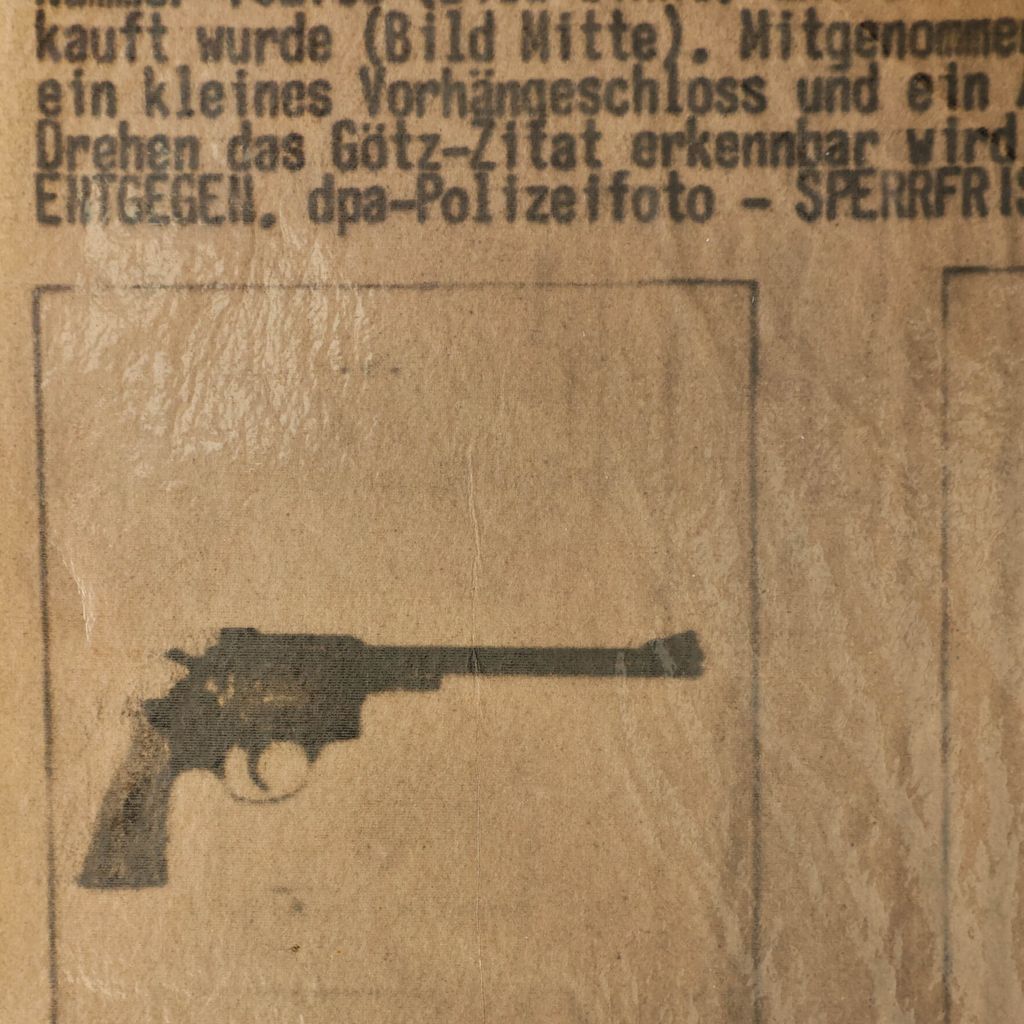 Die Mordwaffe, ein langläufiger Revolver der Marke „Arminius“.