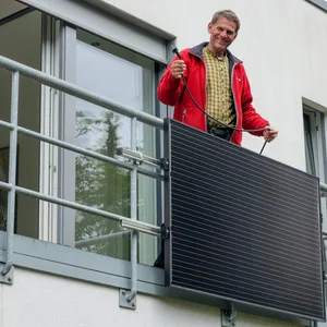 Mini-Solaranlagen auf dem Balkon sind voll im Trend. (Archivbild)