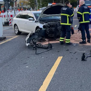 Unfall an der Alster – drei Verletzte und lange Staus
