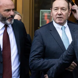 Kevin Spacey verlässt das Gericht