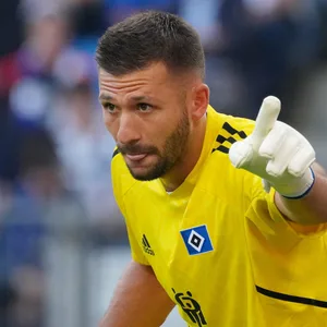 HSV-Torwart Heuer Fernandes