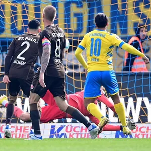 Immanuel Pherai trifft gegen St. Pauli