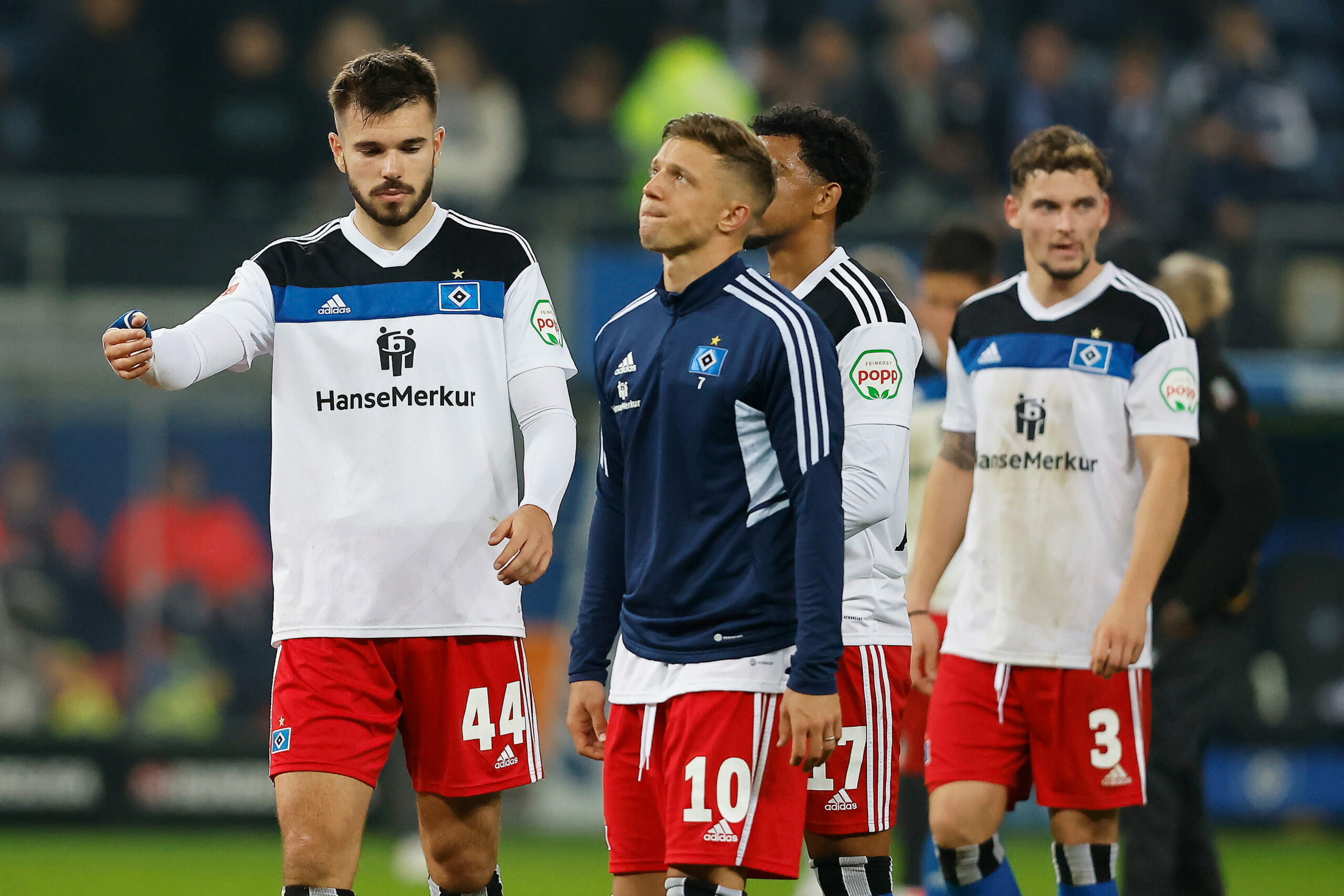 Frust statt Freude. Mario Vuskovic und Sonny Kittel nach dem Abpfiff beim 1:1 gegen Kaiserslautern.
